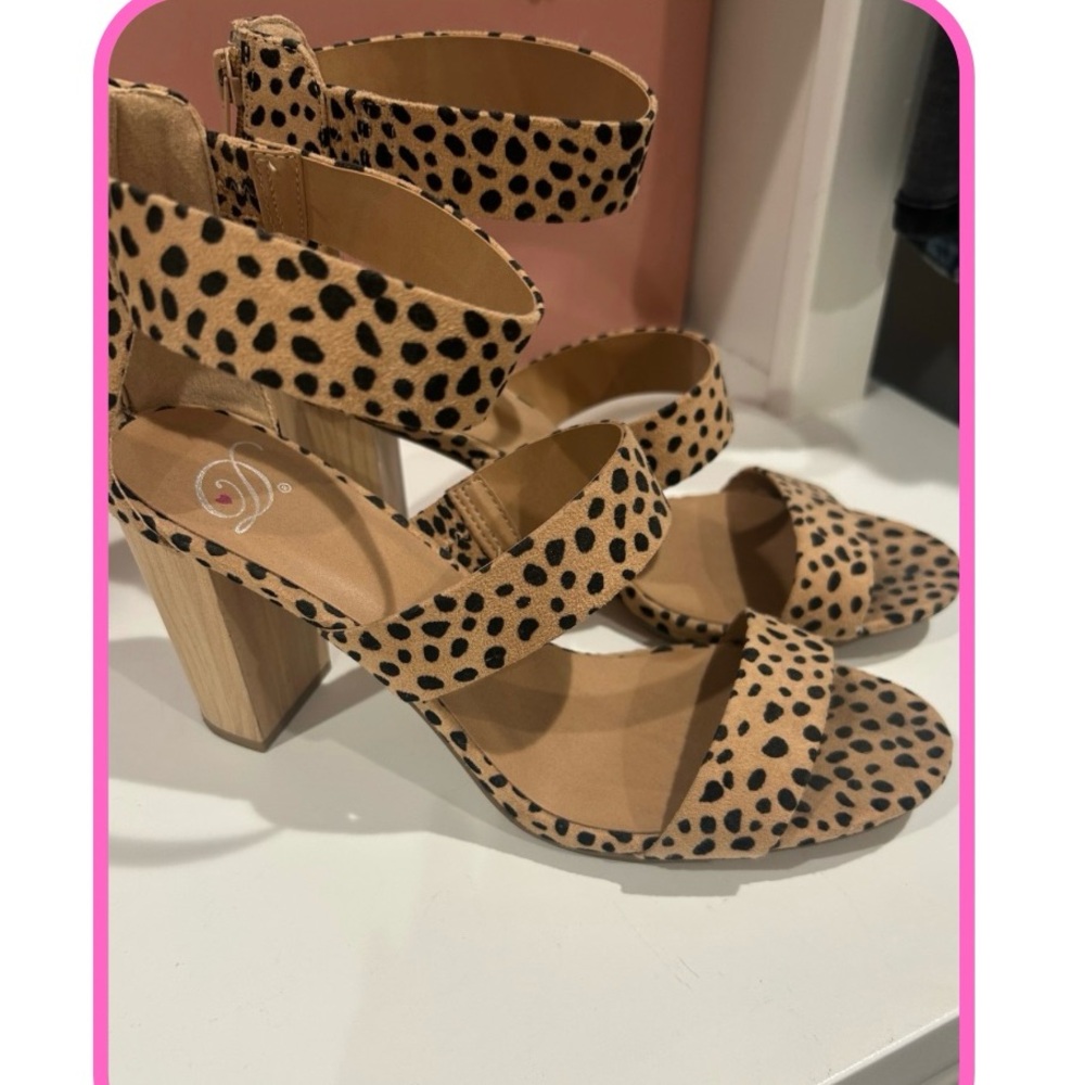 Chic Tan Leopard Print Strappy Heels
